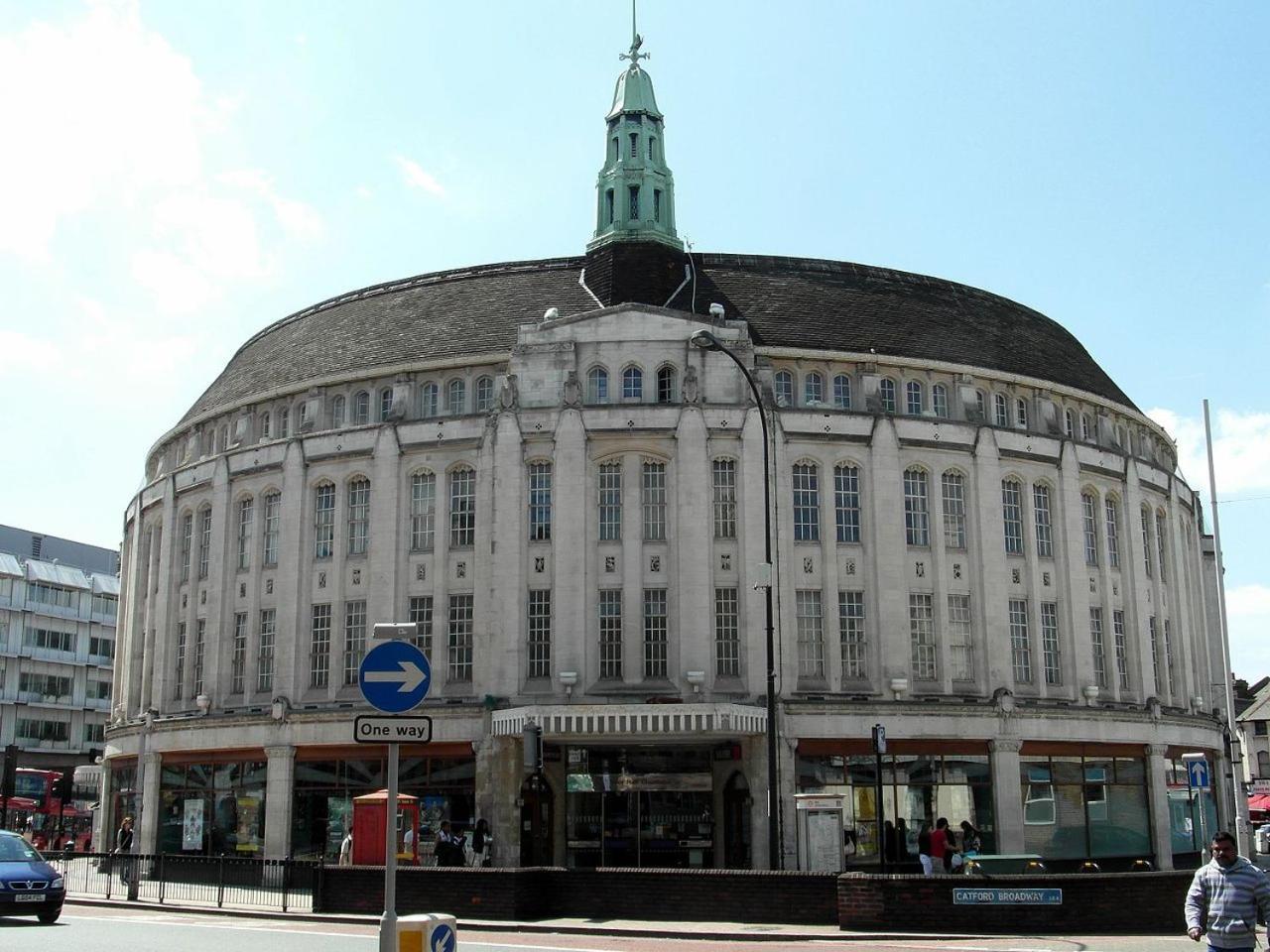 Spacious Modern 1-bedroom In Catford - Excellent Transport Links - Ideal For Long Apartment *